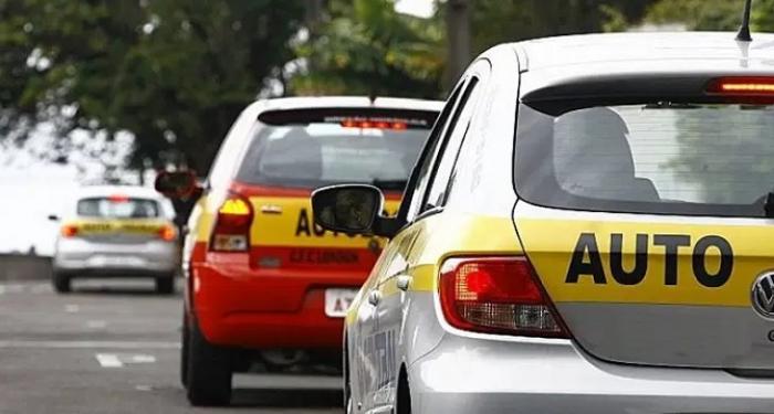 Governo estuda acabar com obrigação de autoescola para obtenção da CNH Governo estuda acabar com obrigação de autoescola para obtenção da CNH
