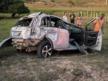 Ipiaú: Seis pessoas ficam feridas após carro capotar em ribanceira às margens da BR-330
