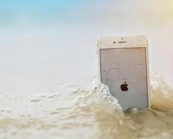 Eita! Mulher perde celular no mar e após 460 dias recupera aparelho
