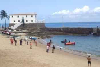 Corpo de pescador é encontrado amarrado a âncora no Porto da Barra