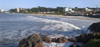 Mulher morre afogada em praia de Ilhéus durante excursão