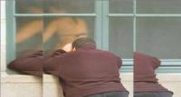 Homem é preso ao ser flagrado se masturbando em janela de vizinha