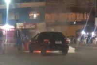 Carro pega fogo no Centro de Gandu
