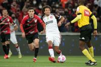 Flamengo arranca empate com Athletico-PR na Arena da Baixada